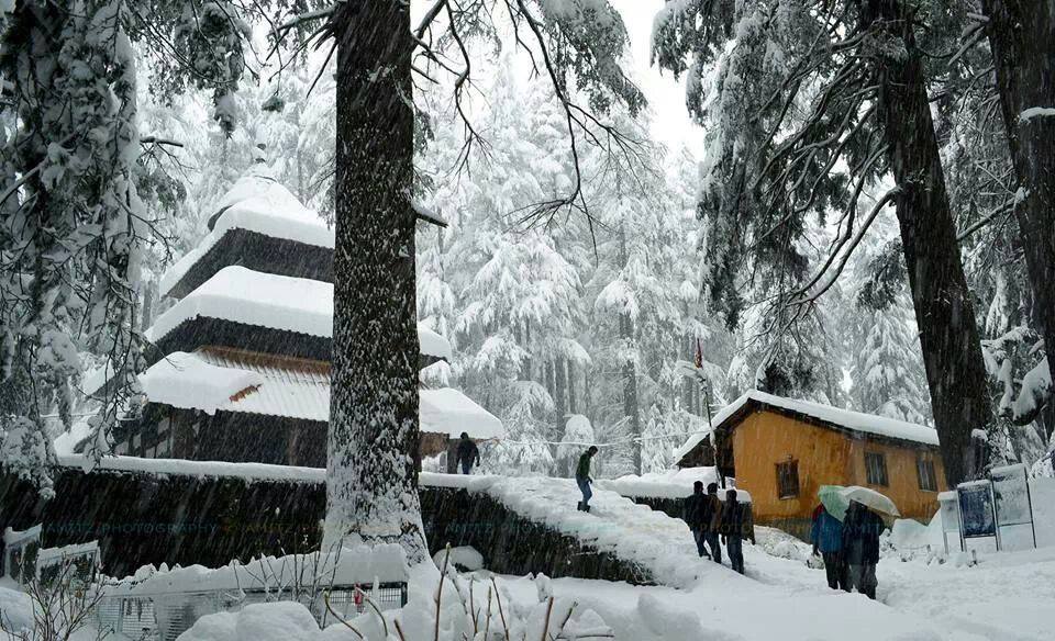 मनाली की बर्फीली वादियाँ